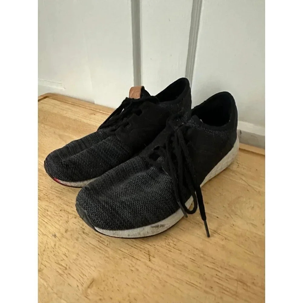 New Balance Men’s size 10 sneakers